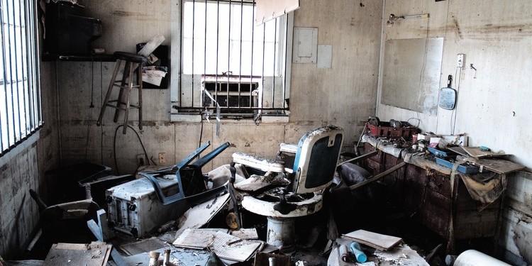 *Looking Glass Beauty Salon, Lower Ninth Ward, New Orleans, May 2006.*