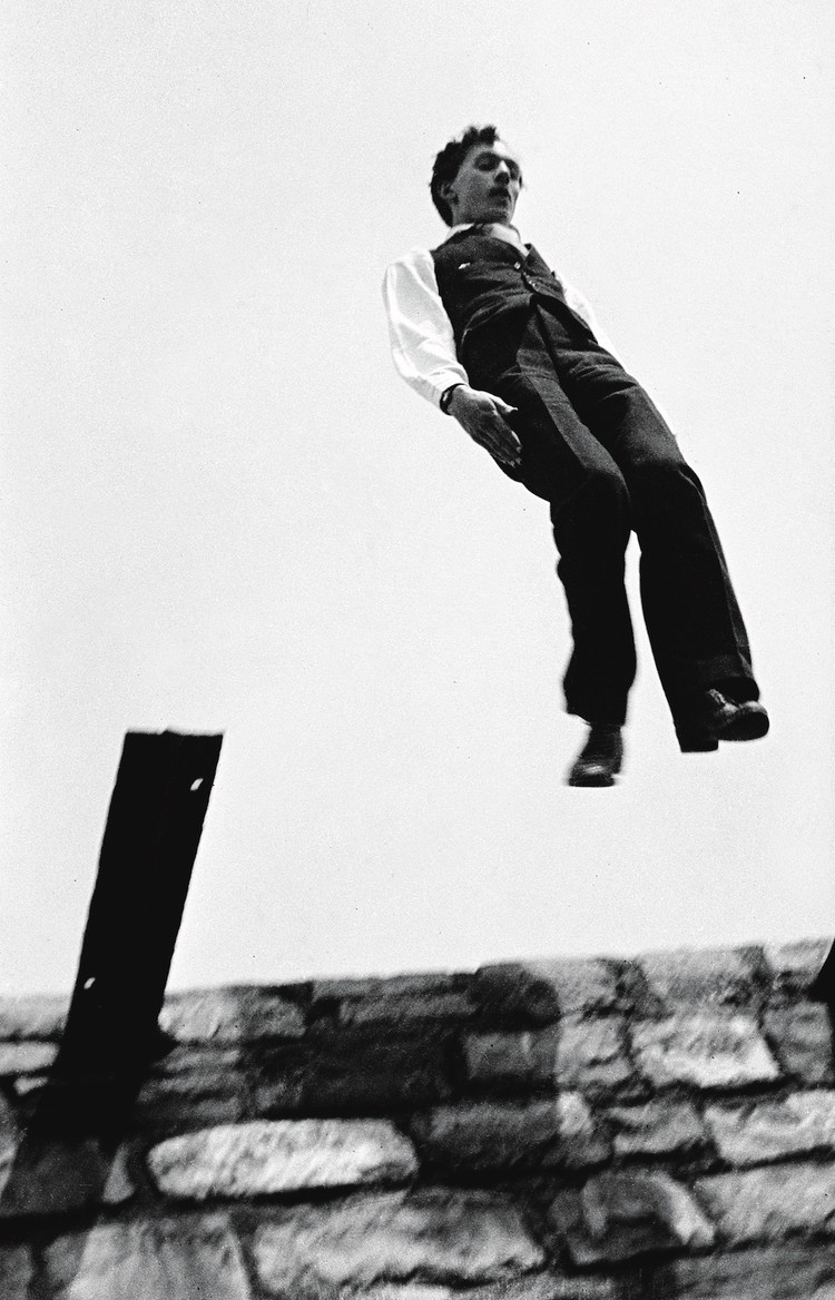 *Jacques Henri Lartigue’s photograph of his brother, Zissou, 1908.* 