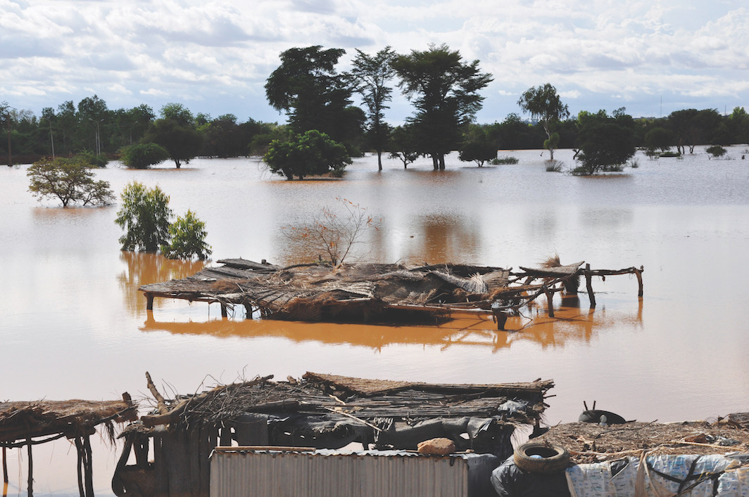 Flooded houses and farm fields along the Niger river, Niamey, Niger, September 5, 2012. Valérie Batselaere/Oxfam/Flickr