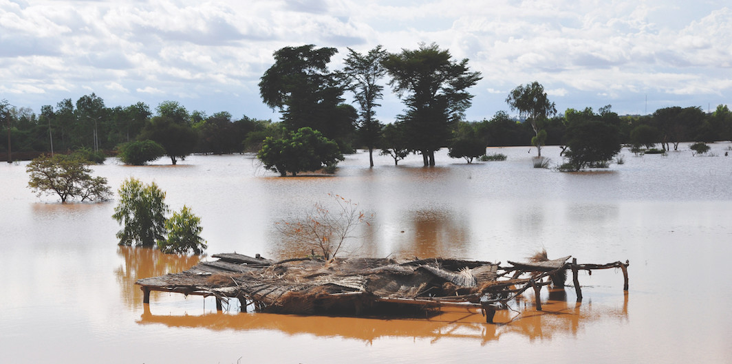 *Flooded houses and farm fields along the Niger river, Niamey, Niger, September 5, 2012.* Valérie Batselaere/Oxfam/Flickr
