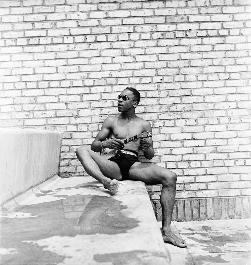 Pierre Fatumbi Verger, Colonial Park Pool, Harlem, New York, 1937. © Pierre Fatumbi Verger