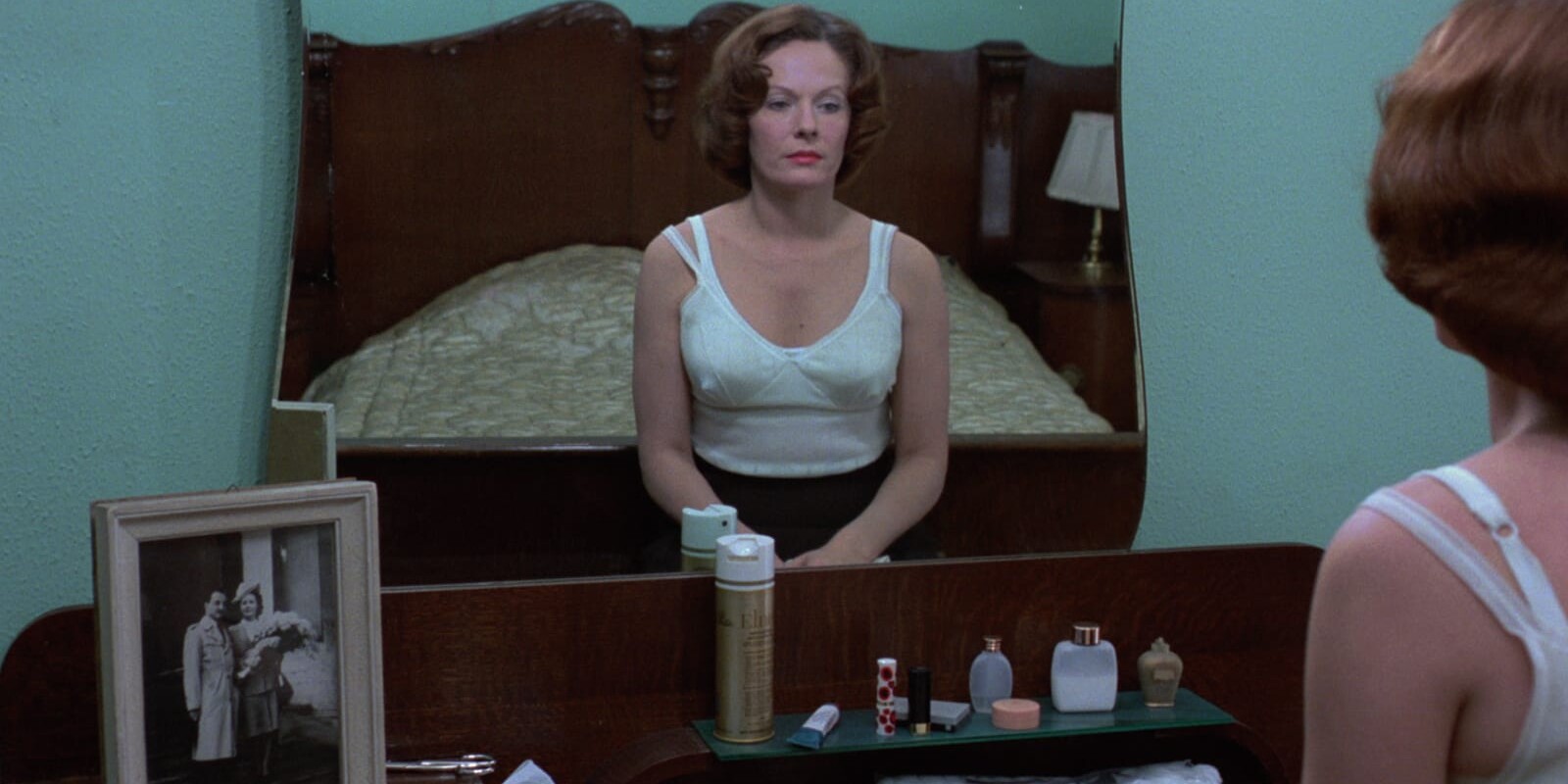 Delphine Seyrig in Jeanne Dielman, 23, quai du Commerce, 1080 Bruxelles. Janus Films